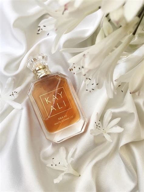 Deja Vu White Flower 57