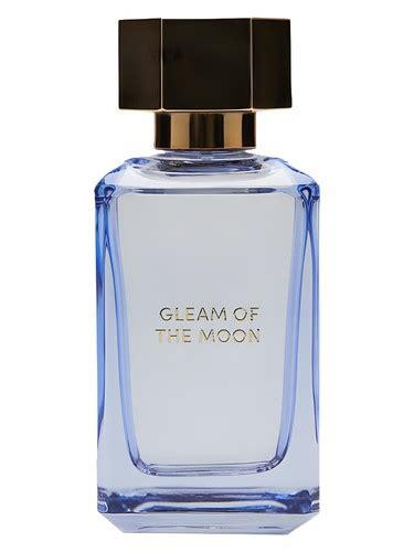 Gleam Of The Moon Into The Gourmand